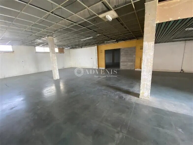 Flex in Neuilly-Plaisance for lease - Building Photo - Image 2 of 12