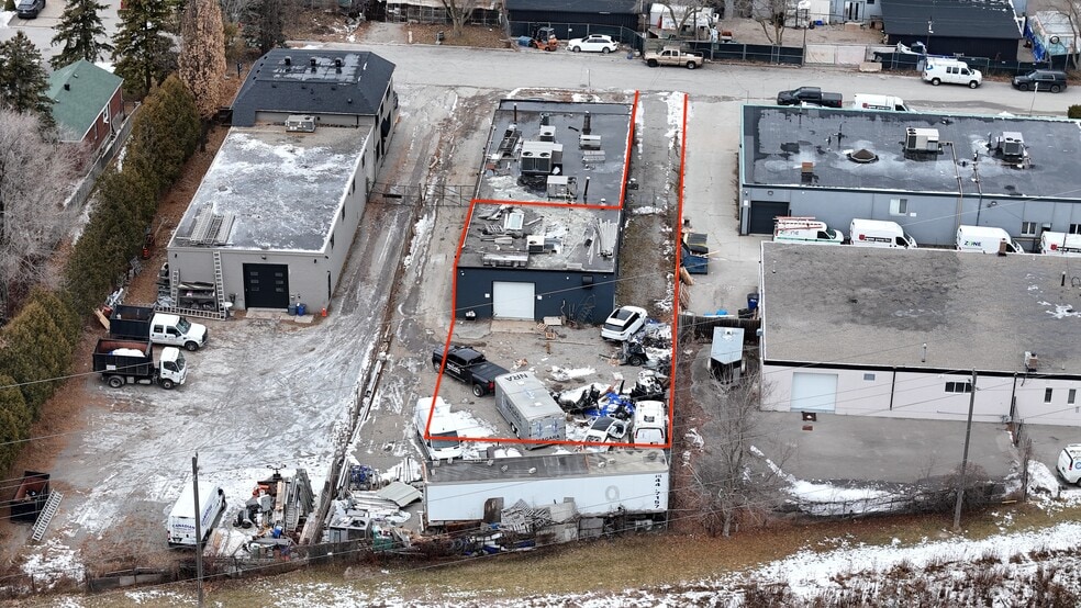 37 Minford Ave, Toronto, ON for lease - Building Photo - Image 2 of 5