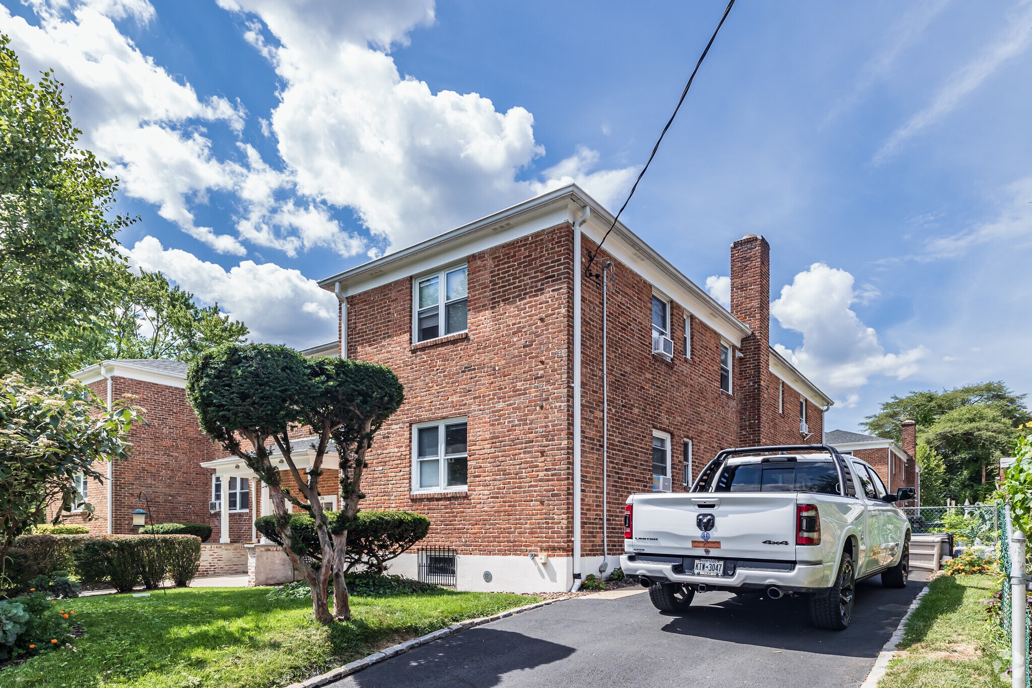 26 Linden St, Great Neck, NY for sale Primary Photo- Image 1 of 15