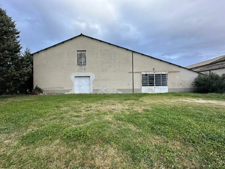 Industrial in Althen-des-Paluds for lease - Building Photo - Image 2 of 6
