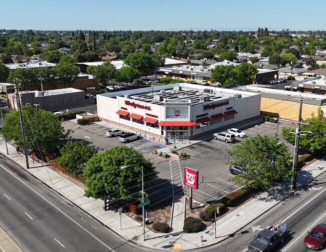 More details for 5785 N 1st St, Fresno, CA - Retail for Sale