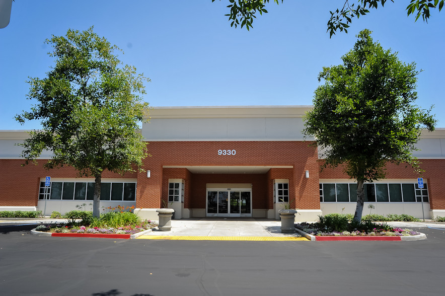 9330 Stockdale Hwy, Bakersfield, CA à vendre - Photo du bâtiment - Image 1 de 1