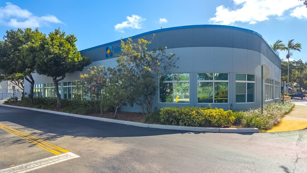 5555 Anglers Ave, Fort Lauderdale, FL à louer - Photo du bâtiment - Image 3 de 10