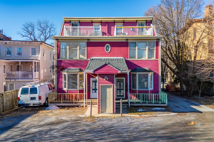 238 Grand St, Newburgh, NY à vendre - Photo du bâtiment - Image 3 de 23