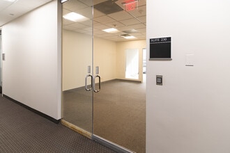 1701 E Woodfield Rd, Schaumburg, IL à louer Photo intérieure- Image 2 de 6