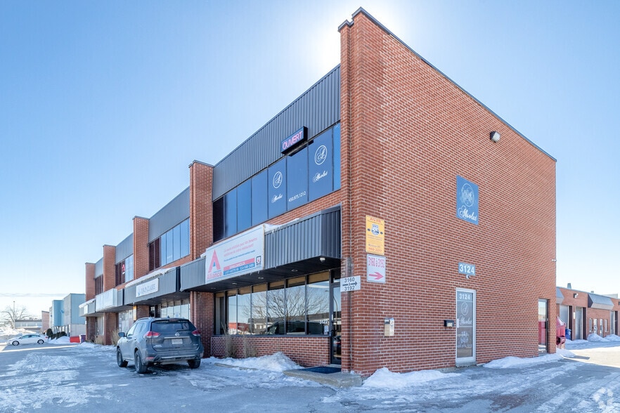 3110-3122 Av Francis-Hughes, Laval, QC for lease - Building Photo - Image 2 of 4