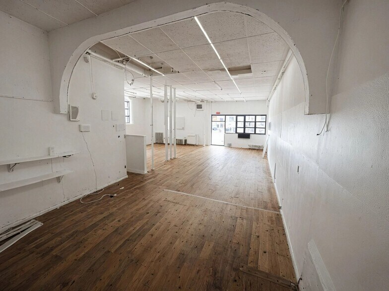 2271 Morris Ave, Bronx, NY à louer - Photo du bâtiment - Image 2 de 5