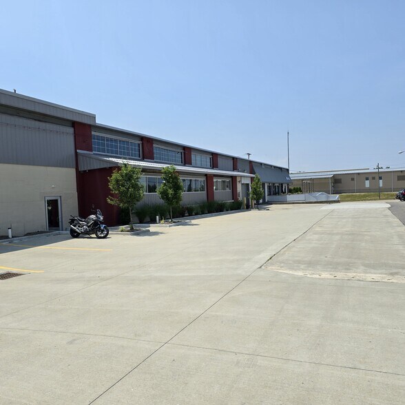 1261-1267 Babbitt Rd, Euclid, OH for lease - Building Photo - Image 2 of 14