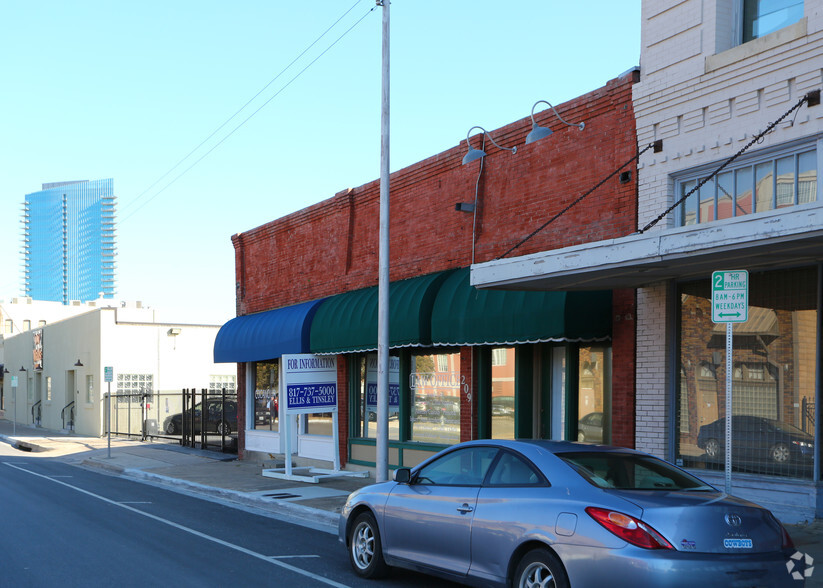 207-209 S Jennings Ave, Fort Worth, TX for lease - Building Photo - Image 2 of 3