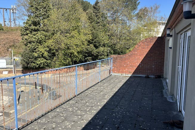 Bourne Valley Rd, Poole à louer - Photo du bâtiment - Image 2 de 3