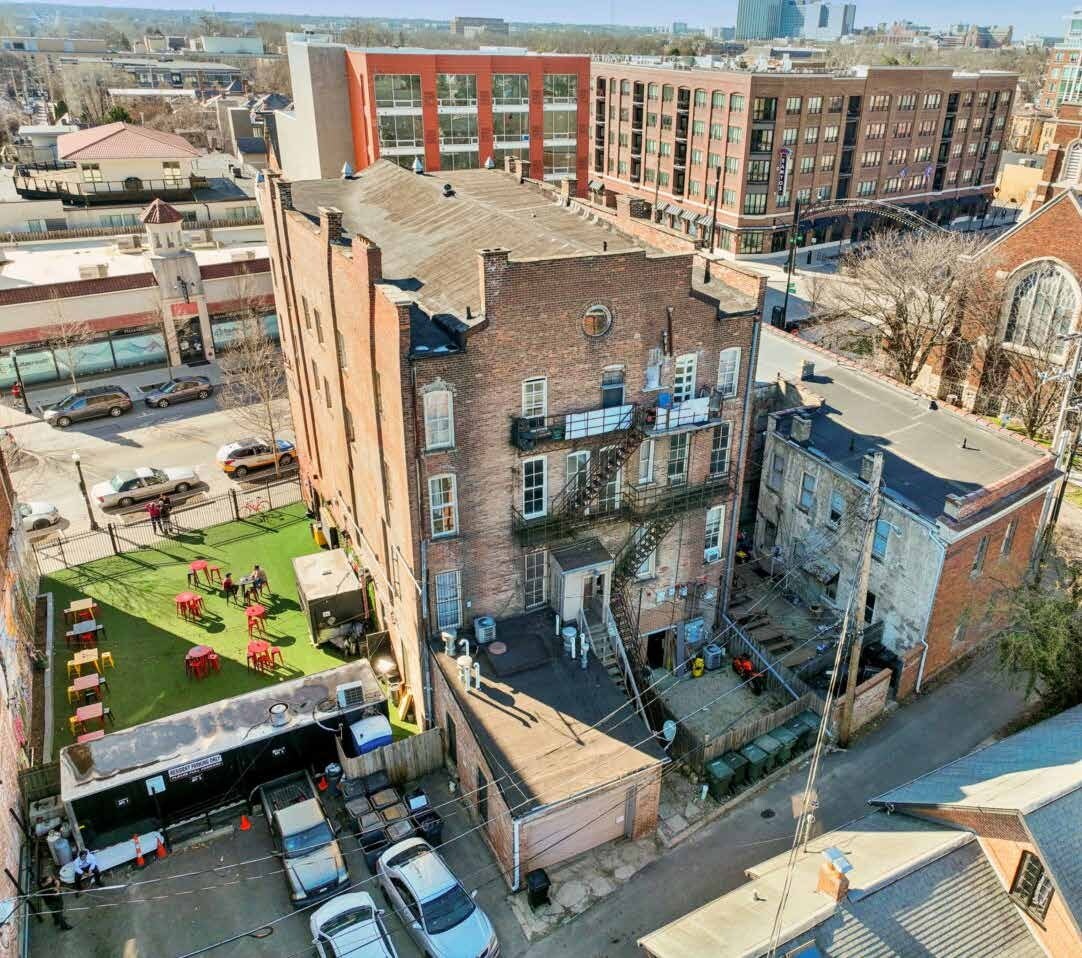 130-1046 N High Street portefeuille de 2 propriétés à vendre sur LoopNet.ca Photo du bâtiment- Image 1 de 11