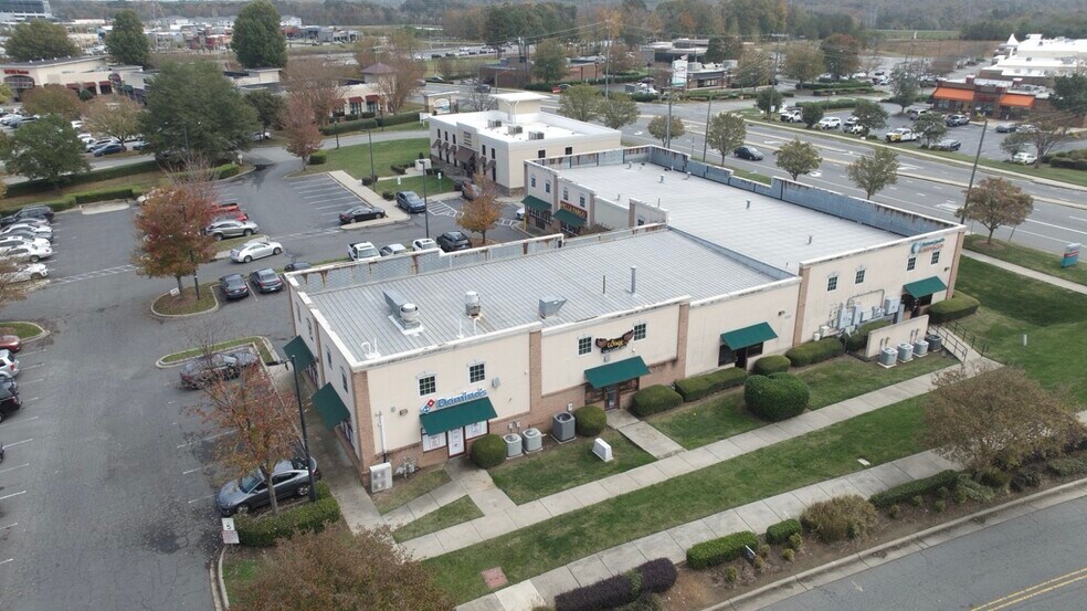 10210 Couloak Dr, Charlotte, NC à vendre - Photo du bâtiment - Image 2 de 15