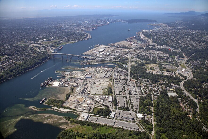 100 Forester St, North Vancouver, BC à louer - Aérien - Image 2 de 3