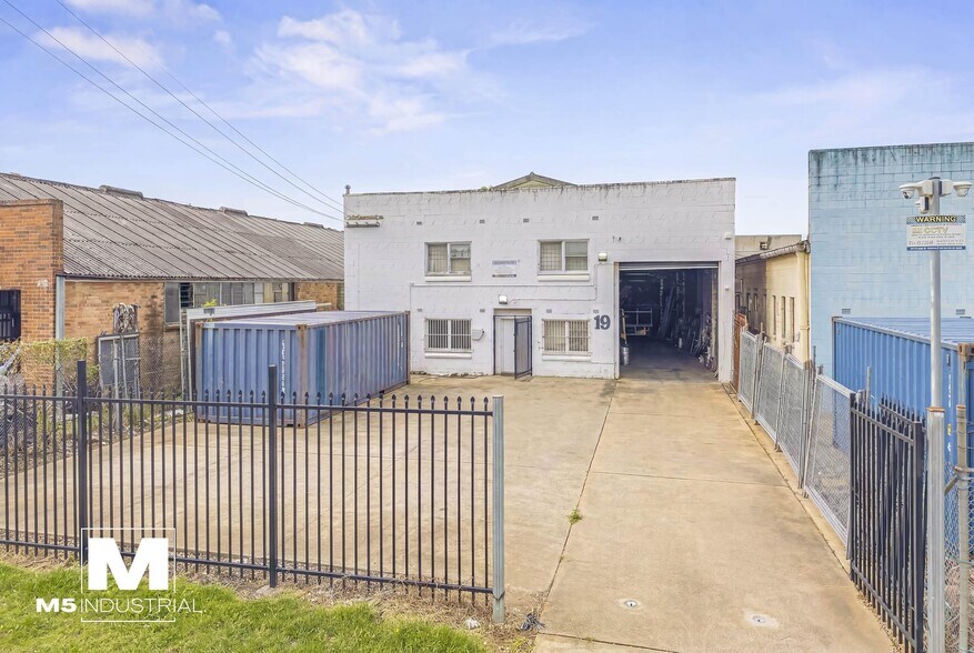 19 Arkley Street, Bankstown for sale - Primary Photo - Image 1 of 5