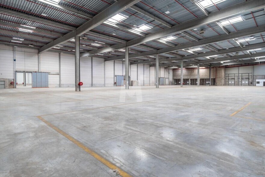 Industrial in Combs-la-Ville for lease - Building Photo - Image 3 of 17