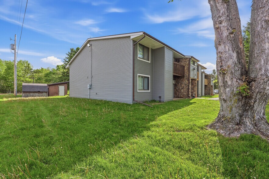 228 Enterprise St, Stockbridge, WI à vendre - Photo du bâtiment - Image 3 de 16