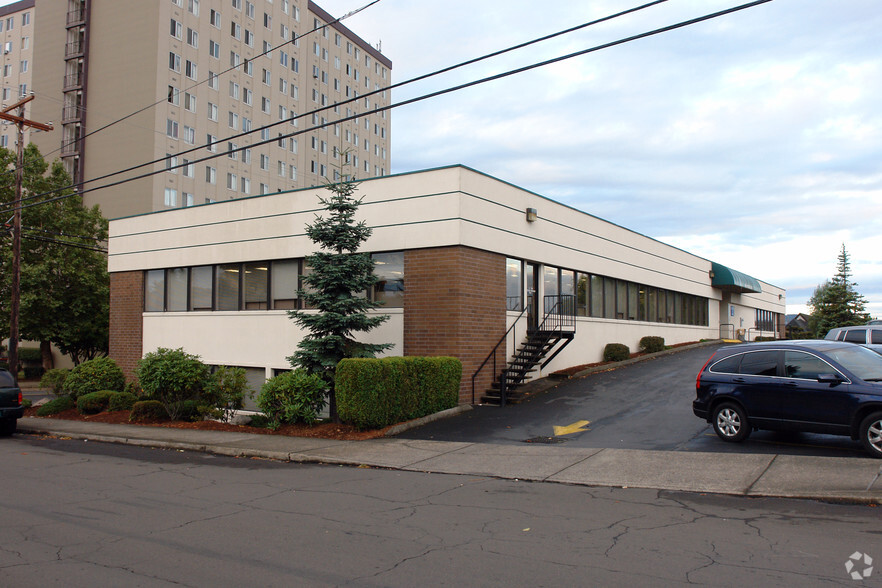 4425 NE Broadway St, Portland, OR for lease - Building Photo - Image 2 of 2