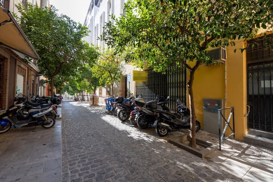 Commerce de détail dans Granada à vendre - Photo du bâtiment - Image 3 de 29