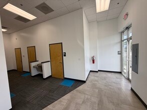 7254 Golden Wings Rd, Jacksonville, FL for lease Interior Photo- Image 2 of 4