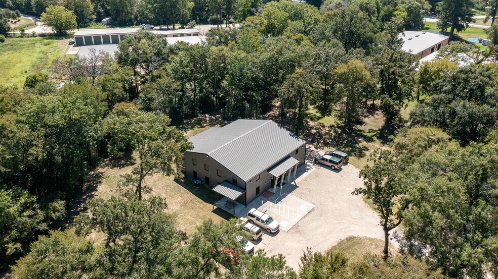 12726 Moon Rd, Willis, TX à vendre - Photo du bâtiment - Image 1 de 35