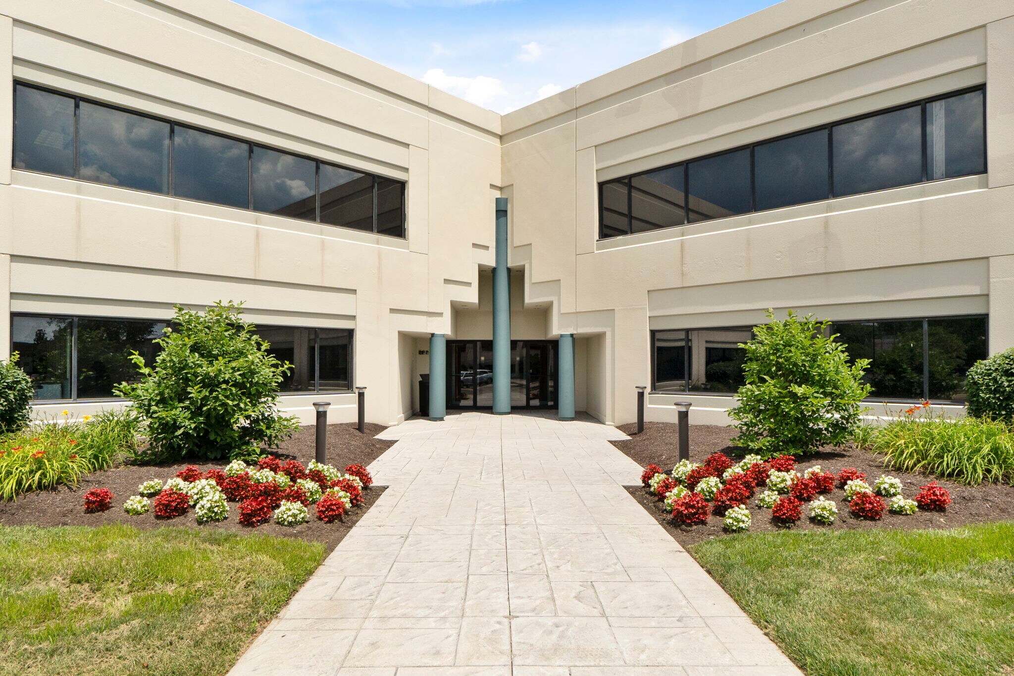 4350 Glendale-Milford Rd, Cincinnati, OH for lease Interior Photo- Image 1 of 10