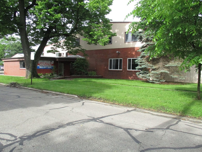 403 S Jefferson St, Sturgis, MI à louer - Photo du bâtiment - Image 3 de 5