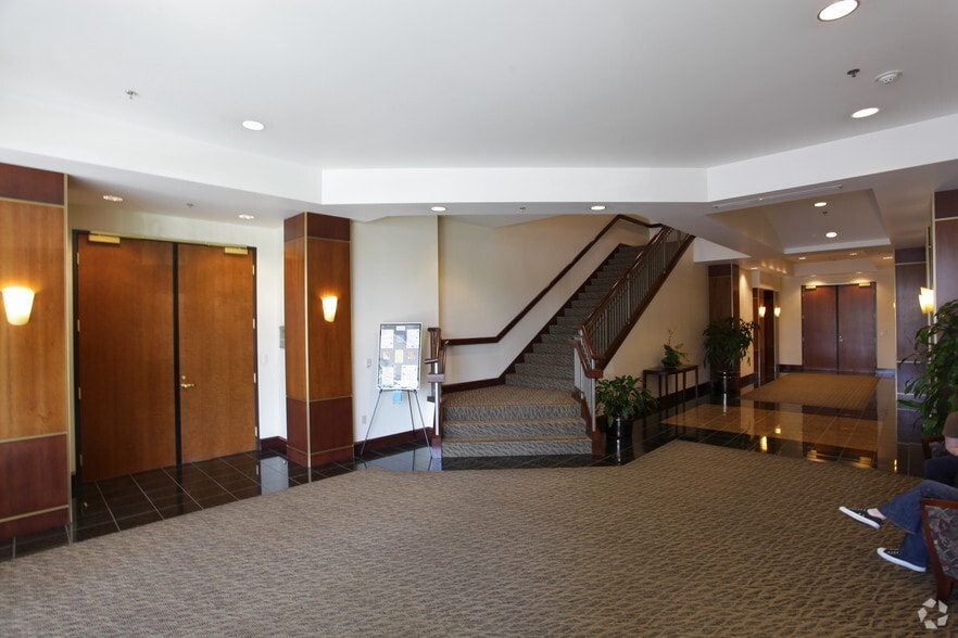 11919 Foundation Pl, Gold River, CA à louer - Hall d’entrée - Image 3 de 15