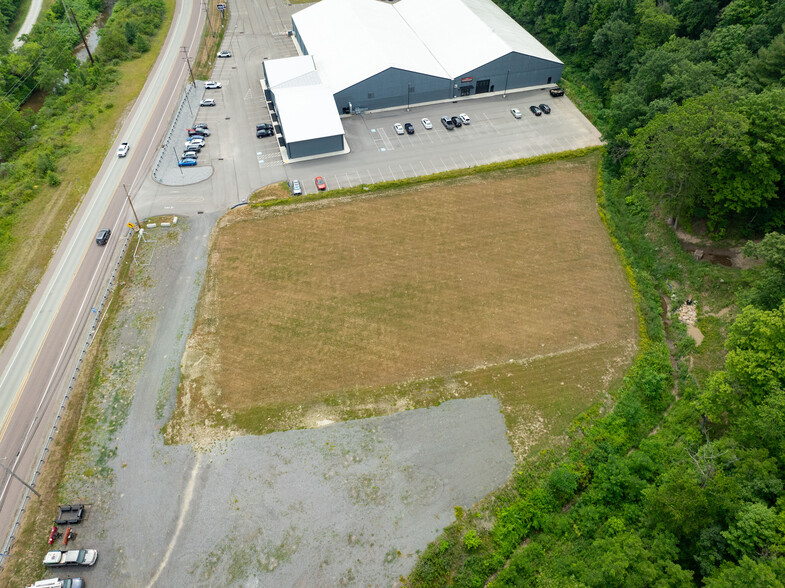 195 Montour Run Rd, Coraopolis, PA for lease - Building Photo - Image 2 of 5