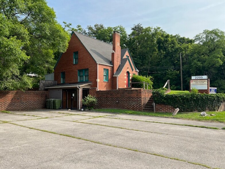 2205 W Main St, Salem, VA à louer - Photo du bâtiment - Image 1 de 4