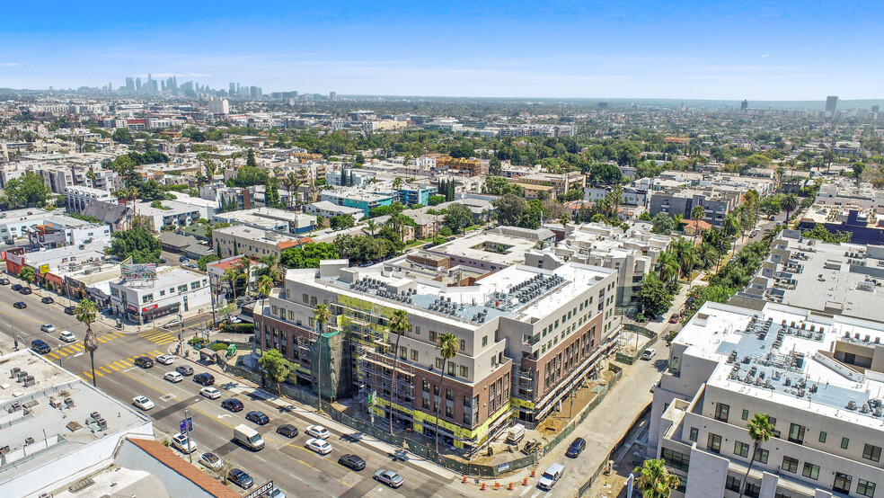 7520 W Sunset Blvd, Los Angeles, CA à louer - Photo du bâtiment - Image 1 de 10