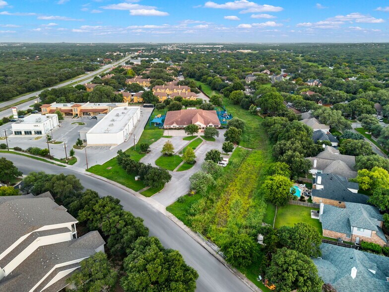 10002 Camino Bandera, San Antonio, TX à vendre - Photo du bâtiment - Image 3 de 76