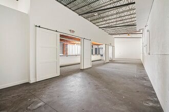 525 Clematis St, West Palm Beach, FL for lease Interior Photo- Image 1 of 3