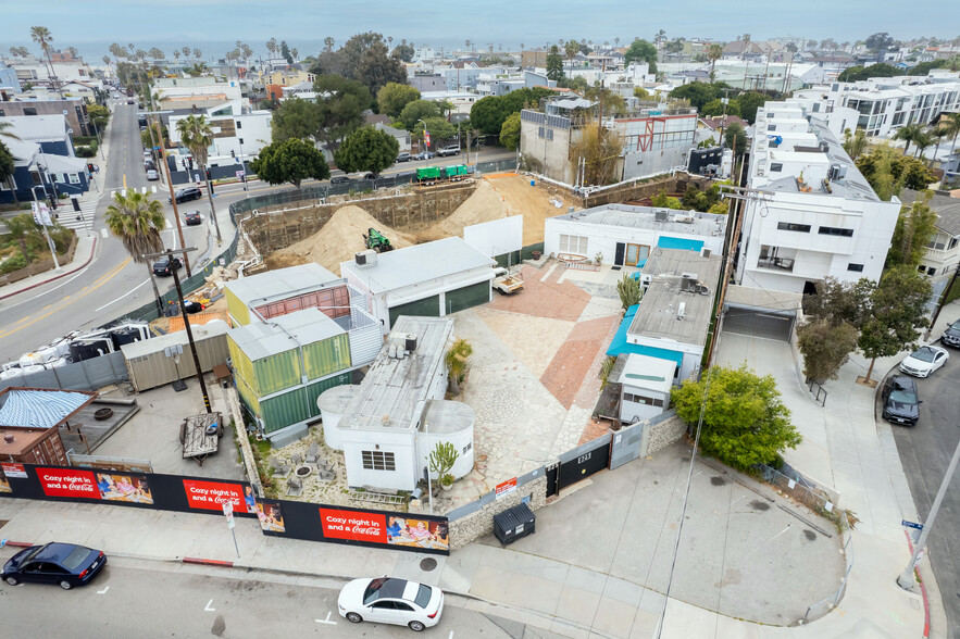 891 Abbot Kinney Blvd, Venice, CA for lease - Building Photo - Image 2 of 24