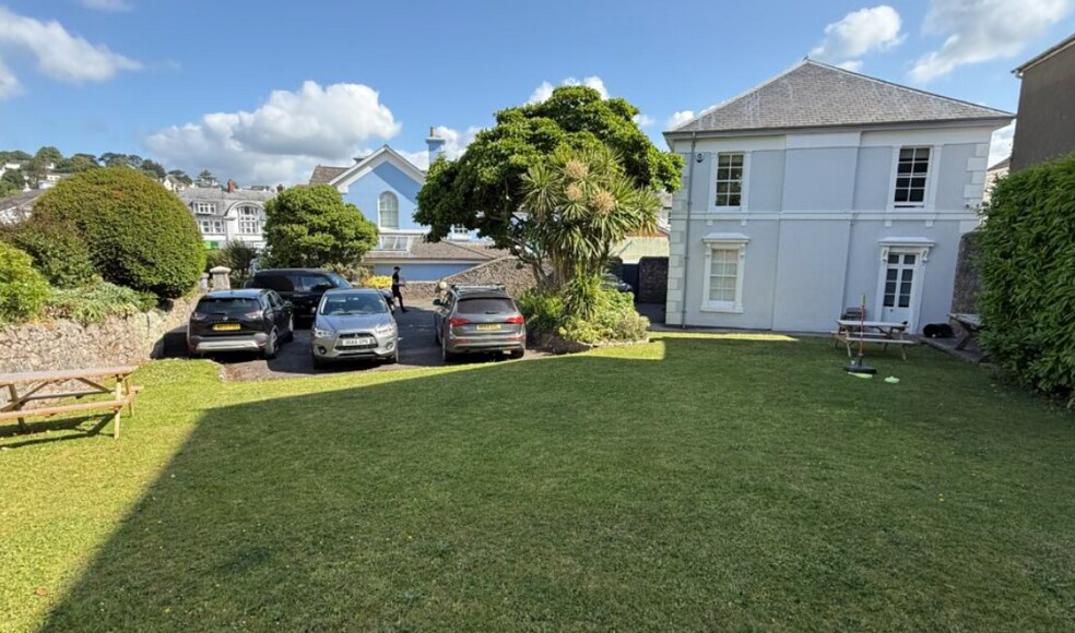 45 Devon Sq, Newton Abbot à louer - Photo du bâtiment - Image 3 de 5