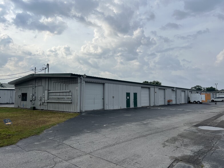 1506-1634 Old Daytona Cir, Deland, FL à louer - Photo du bâtiment - Image 3 de 8