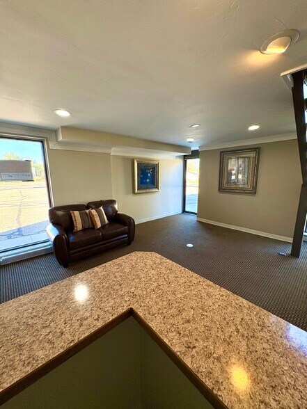 206-210 12th Ave Rd, Nampa, ID à louer - Photo du bâtiment - Image 2 de 45