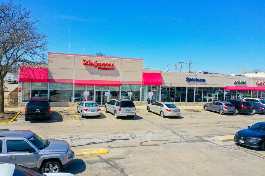 320-380 E Capitol Dr, Milwaukee, WI à louer - Photo du bâtiment - Image 3 de 7