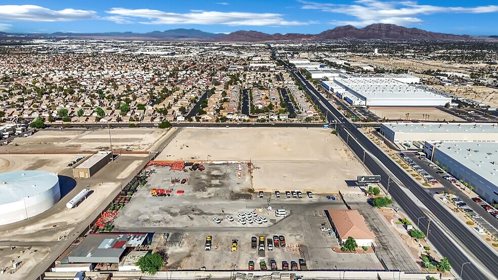 2222 W Cheyenne Ave, North Las Vegas, NV for lease - Building Photo - Image 3 of 13