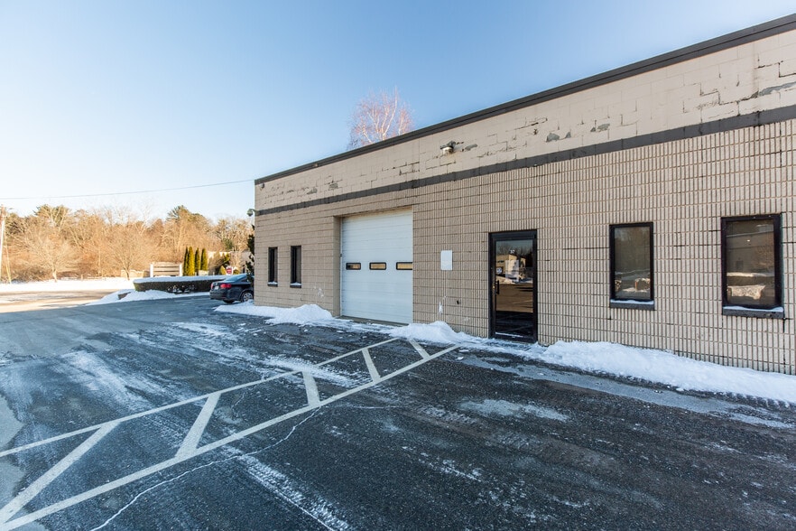37 Lark Industrial Pky, Greenville, RI for sale - Building Photo - Image 3 of 43