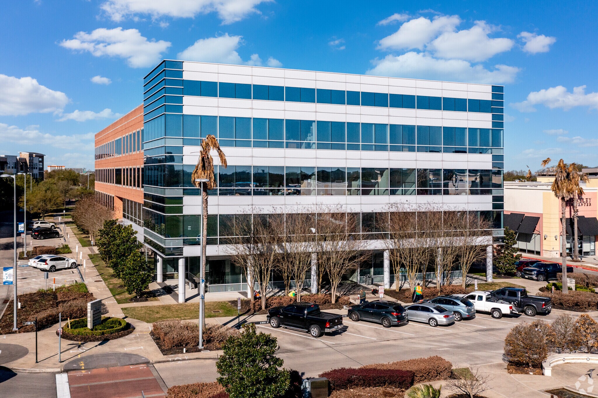 18050 Saturn Ln, Houston, TX for lease Building Photo- Image 1 of 10