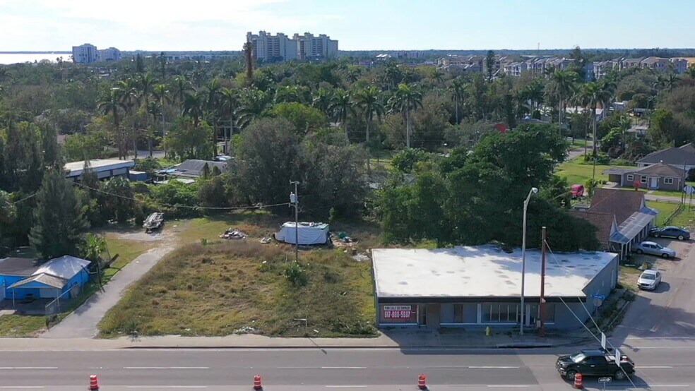 N Tamiami Trail, North Fort Myers, FL portefeuille de 2 propriétés à vendre sur LoopNet.ca - Vidéo sur l’inscription commerciale - Image 2 de 72