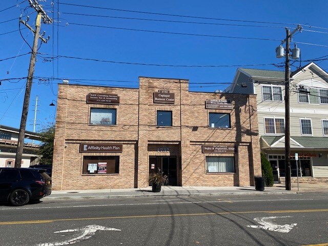 1732 Great Neck Rd, Copiague, NY à louer Photo du bâtiment- Image 1 de 3