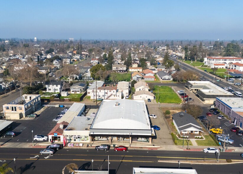 35 W Main St, Merced, CA à vendre - Photo du bâtiment - Image 3 de 12