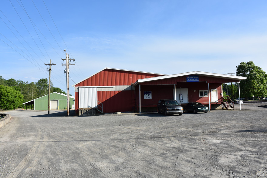 300 Mulberry St, Conneautville, PA for sale - Building Photo - Image 1 of 1