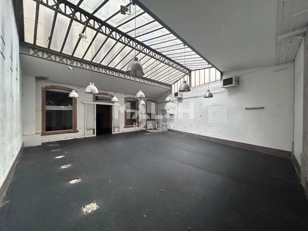 Retail in Lyon for lease Building Photo- Image 1 of 7