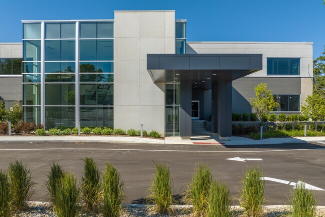 Plus de détails pour 645 W Grand River Ave, Howell, MI - Médical à louer