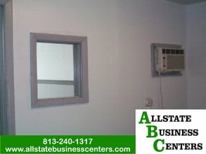 13652 N 12th St, Tampa, FL à louer Photo intérieure- Image 2 de 5