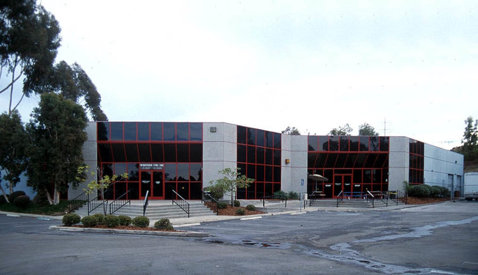 2081 Las Palmas Dr, Carlsbad, CA à louer - Photo du bâtiment - Image 3 de 5