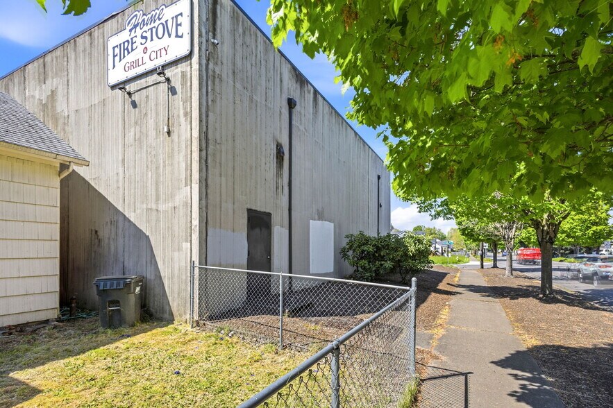 1985 Liberty St NE, Salem, OR à louer - Photo du bâtiment - Image 3 de 9
