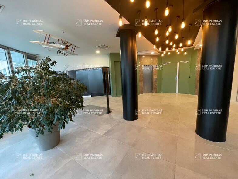 Bureau dans Vélizy-Villacoublay à louer - Hall d’entrée - Image 3 de 34
